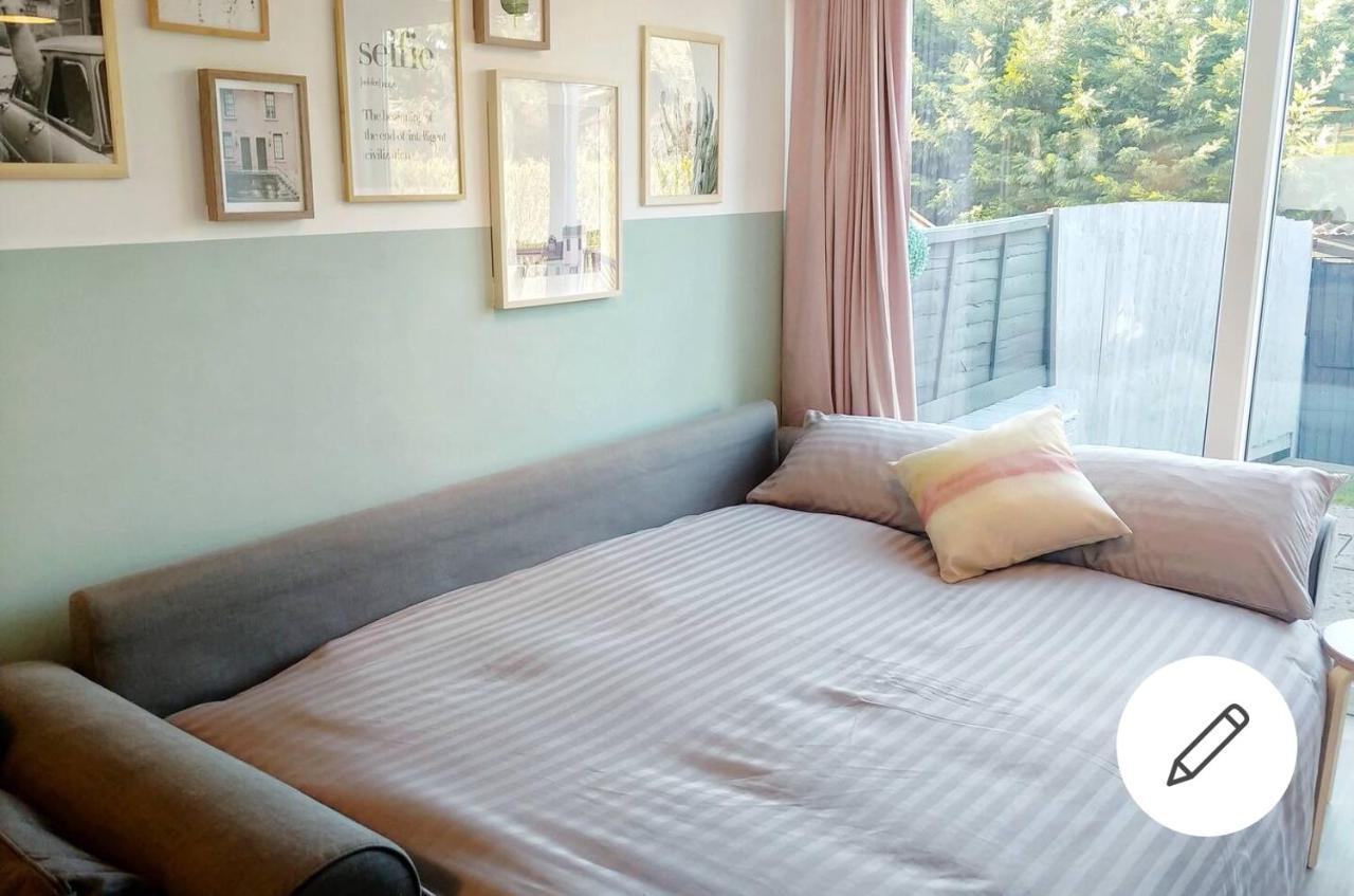 Apartamento The Oldbrook Garden Flat Milton Keynes Exterior foto